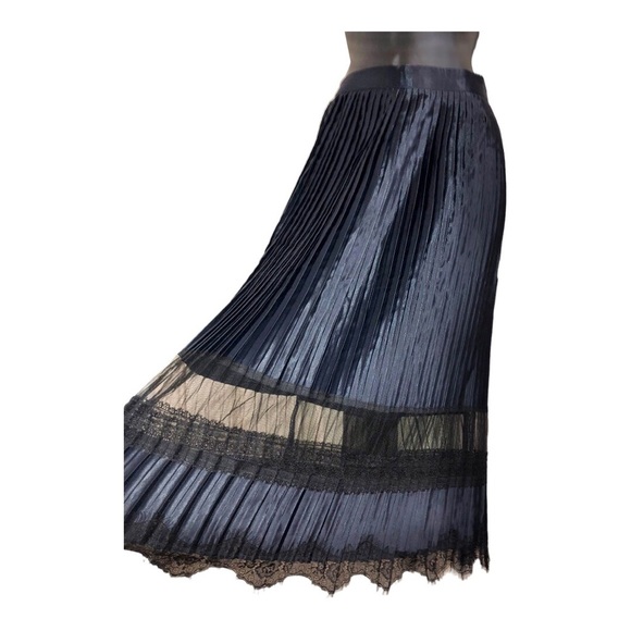 Beautiful pleated navy blue & black lace peek a boo satin effect goth skirt sz L - Picture 6 of 16